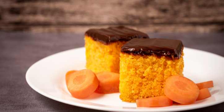 Bolo de Cenoura com Cobertura de Chocolate