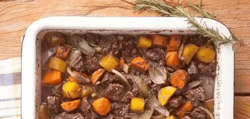 Picadinho de Carne na travessa